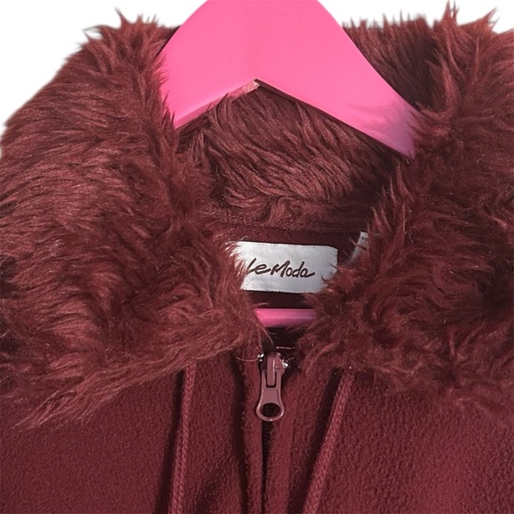 Le Moda Burgundy Fleece Poncho Shawl Cape with Faux Fur Collar - Picture 3 of 7